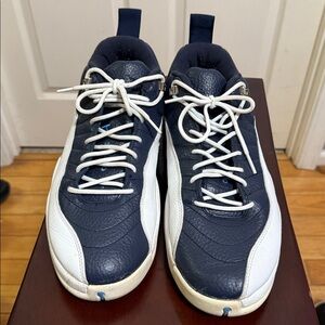 Men's Athletic Shoes - Navy and White